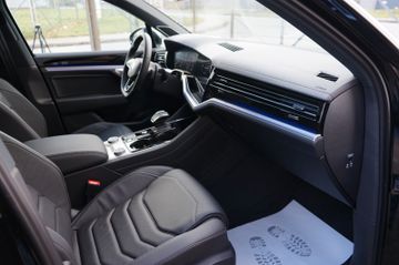 Fahrzeugabbildung Volkswagen Touareg R-Line 4Motion Black Style NETTO EXPORT