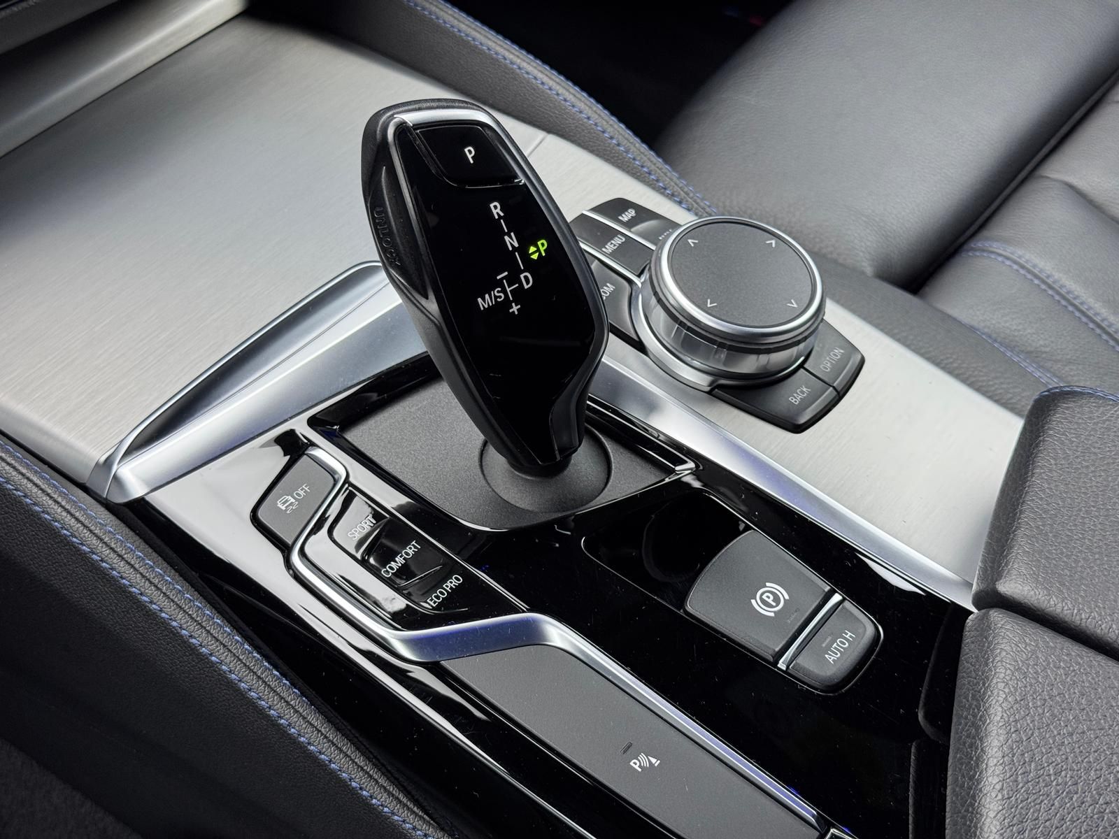 Fahrzeugabbildung BMW 520d M-PAKET/ACC/PANO/HUD/DA+/KEYL/LED/R-CAM/DAB