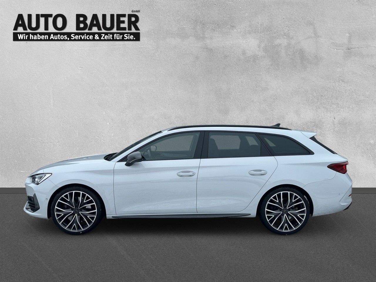 Fahrzeugabbildung CUPRA Leon Sportstourer 2.0 TSI 245 PS DSG - mit KI generiert/bearbeitet