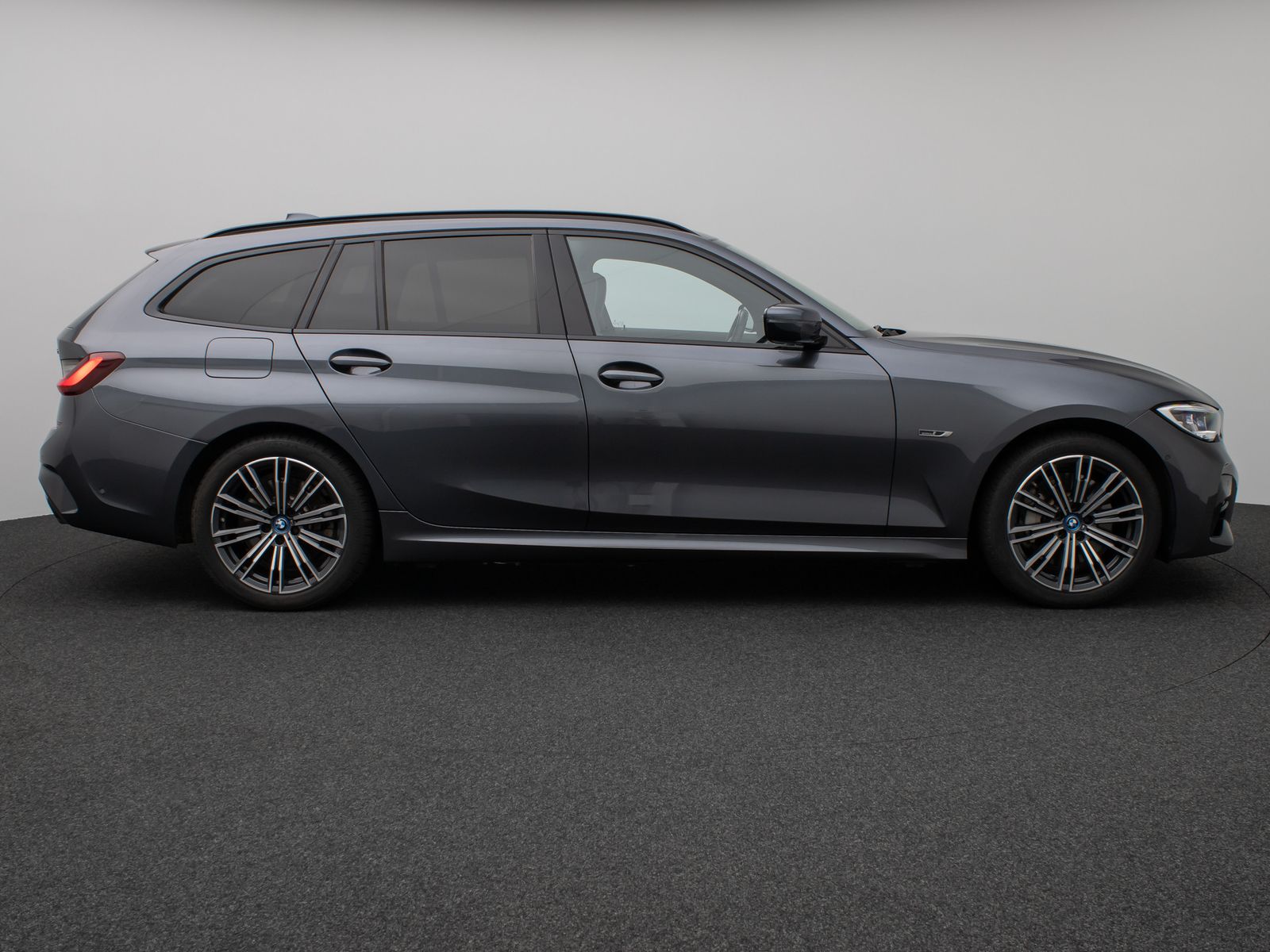 Fahrzeugabbildung BMW 330e M Sport Panorama Kamera Laser HUD DAB HiFi