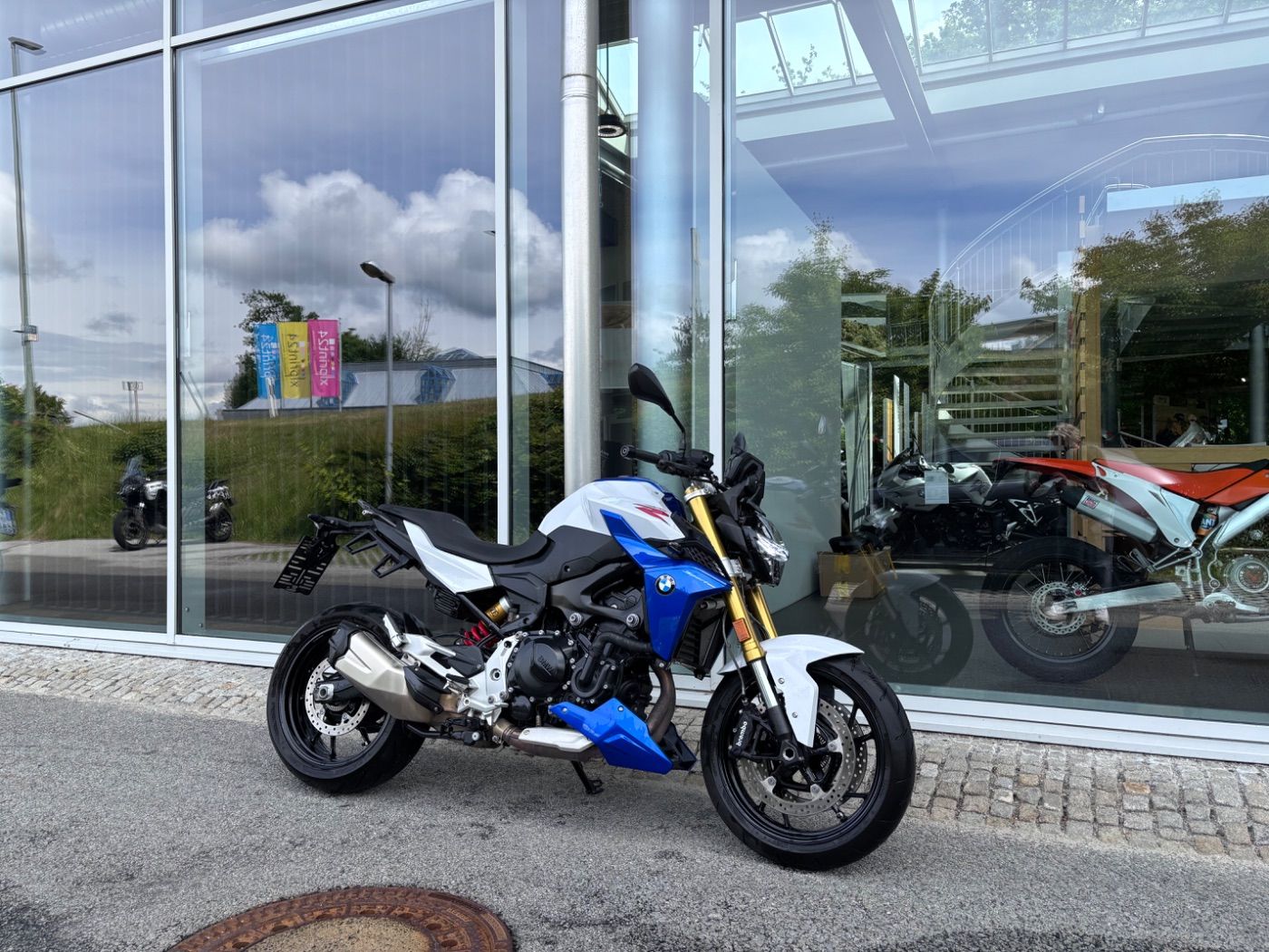 Fahrzeugabbildung BMW F 900 R 3 Pakete Style Sport,