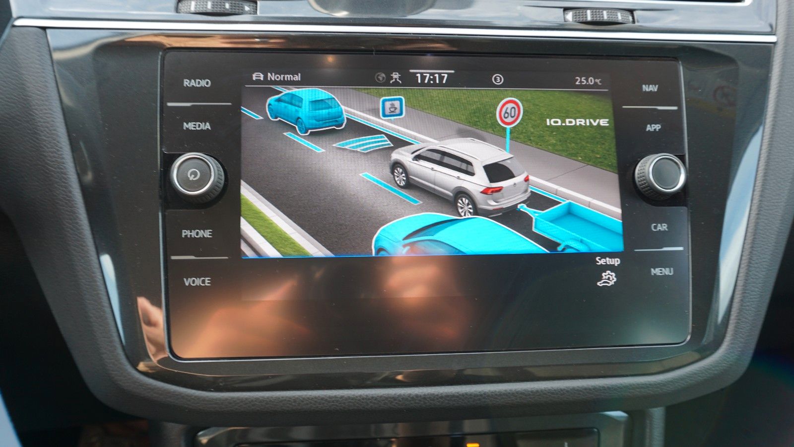 Fahrzeugabbildung Volkswagen Tiguan Elegance 4M, Kamera, Navi, AHK, IQ.Light