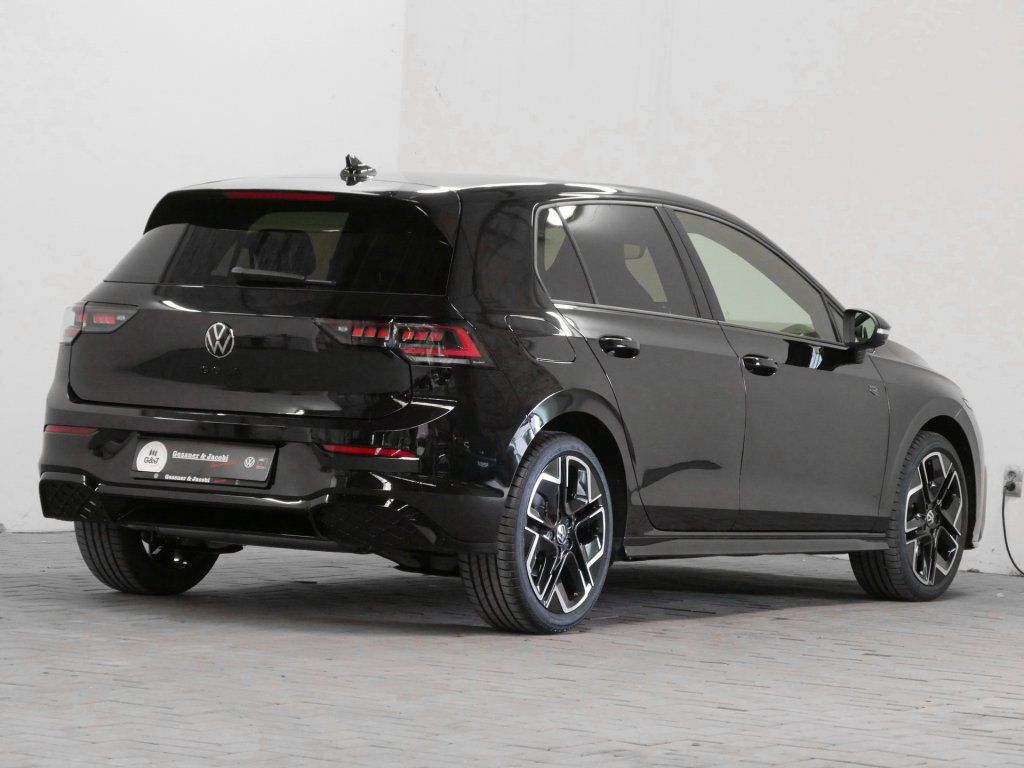Fahrzeugabbildung Volkswagen Golf 1.5 eTSI R-Line Pano Kamera HarmanKardon