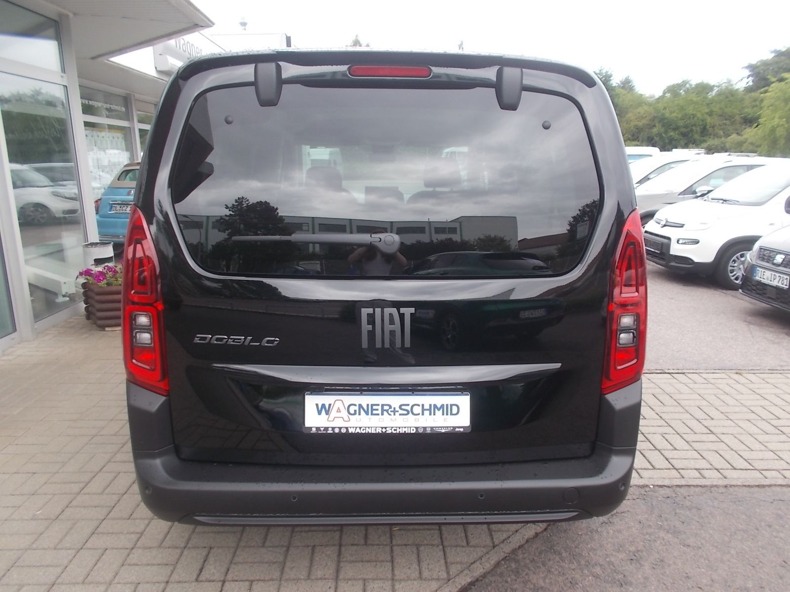 Fahrzeugabbildung Fiat Doblo Kombi 1.5 HDi 130 Automatik + 7 Sitzer