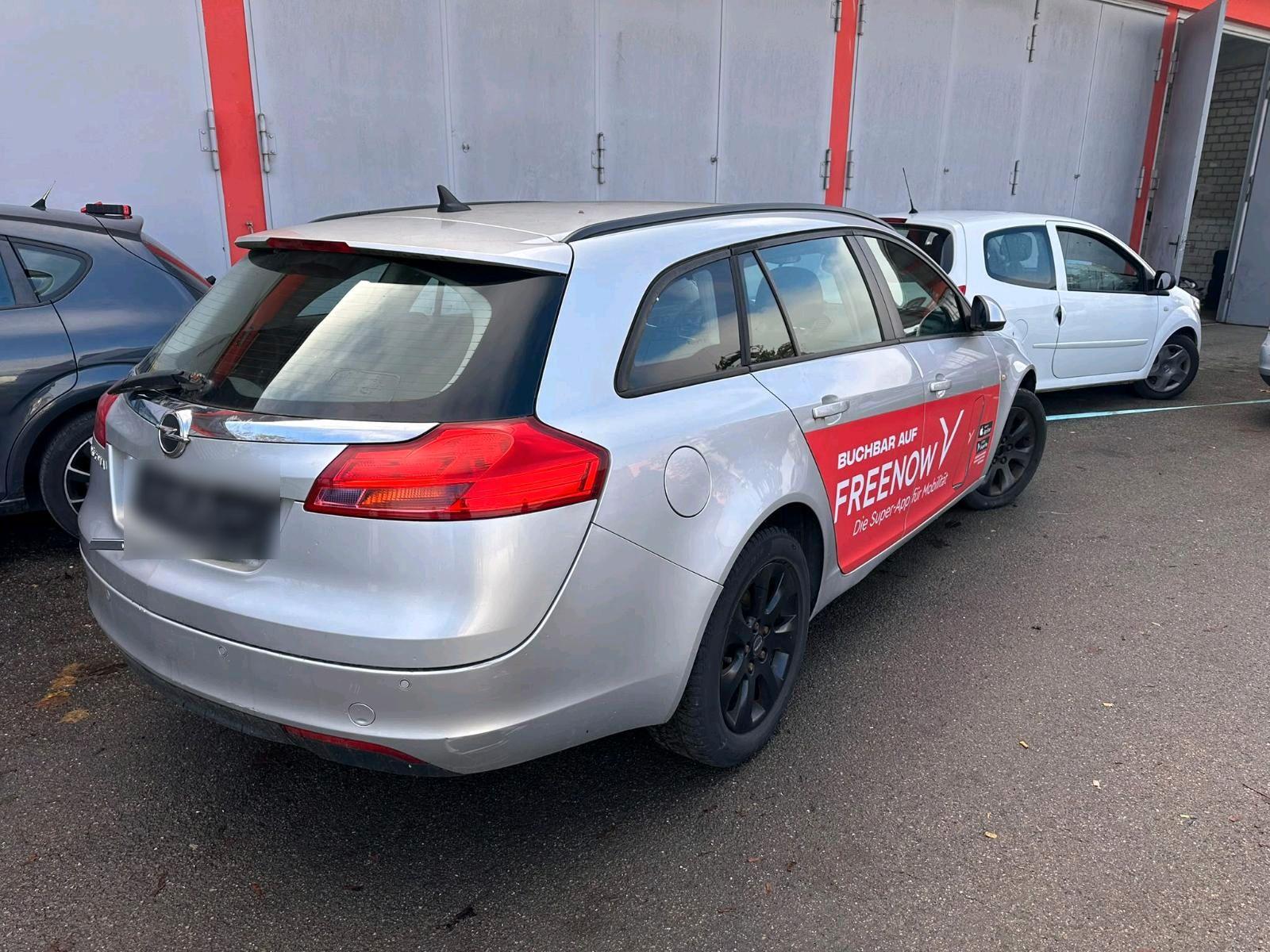 Opel Insignia 2013 — rear view