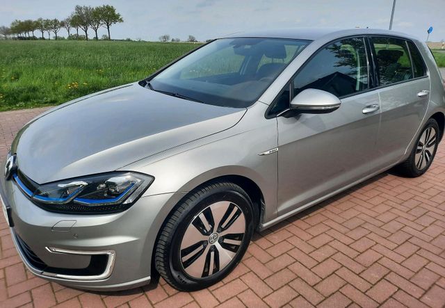 Volkswagen VW E-Golf mit vielen Extras  top gepflegt 