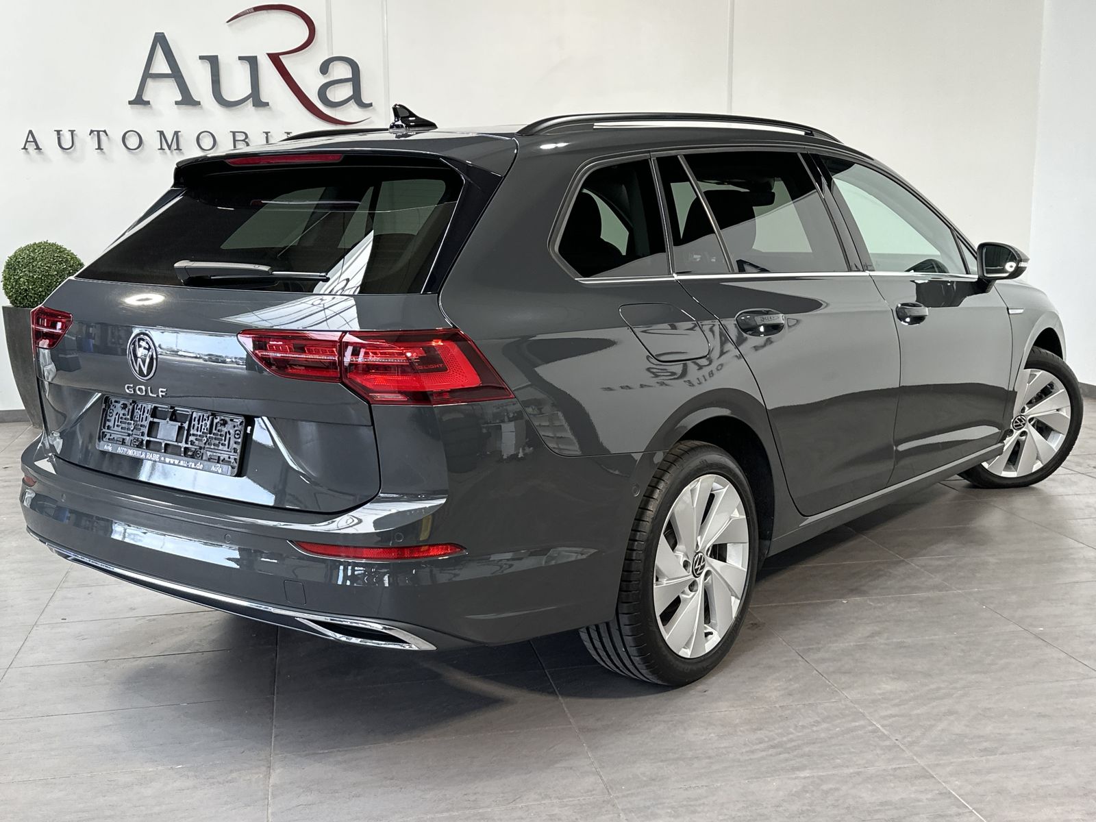 Fahrzeugabbildung Volkswagen Golf Variant 2.0 TDI DSG Style NAV+LED+PANO+H&K