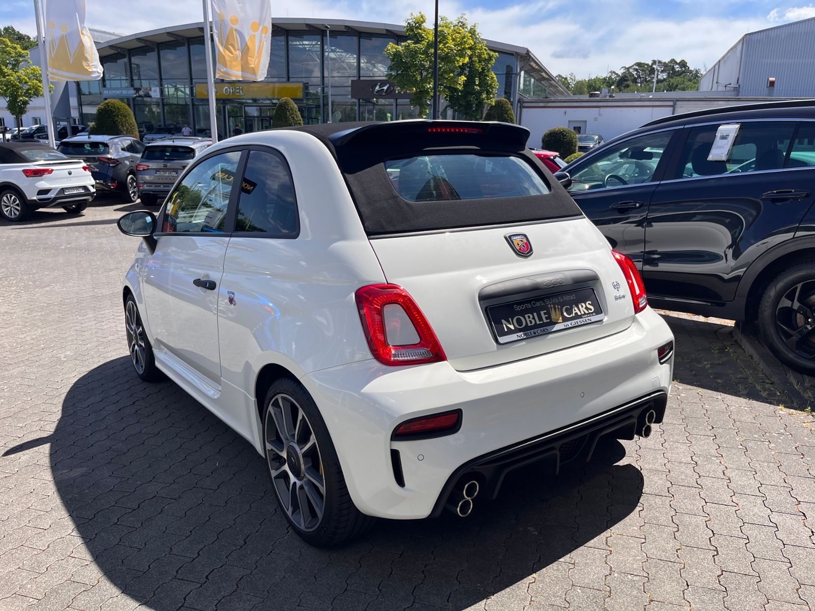 Fahrzeugabbildung Abarth 695C Turismo  LEDER NAV DAB PDC