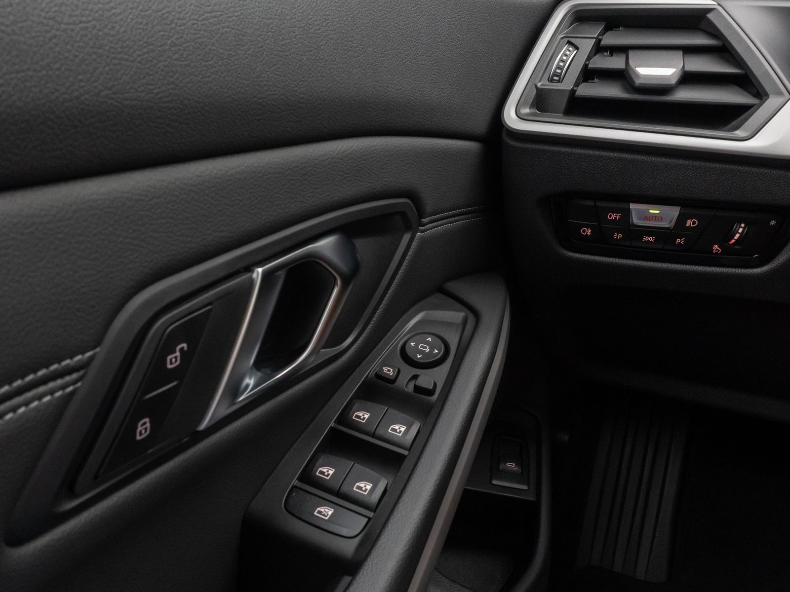 Fahrzeugabbildung BMW 320d xD ACC HUD Kamera DAB Sportsitze Teilleder