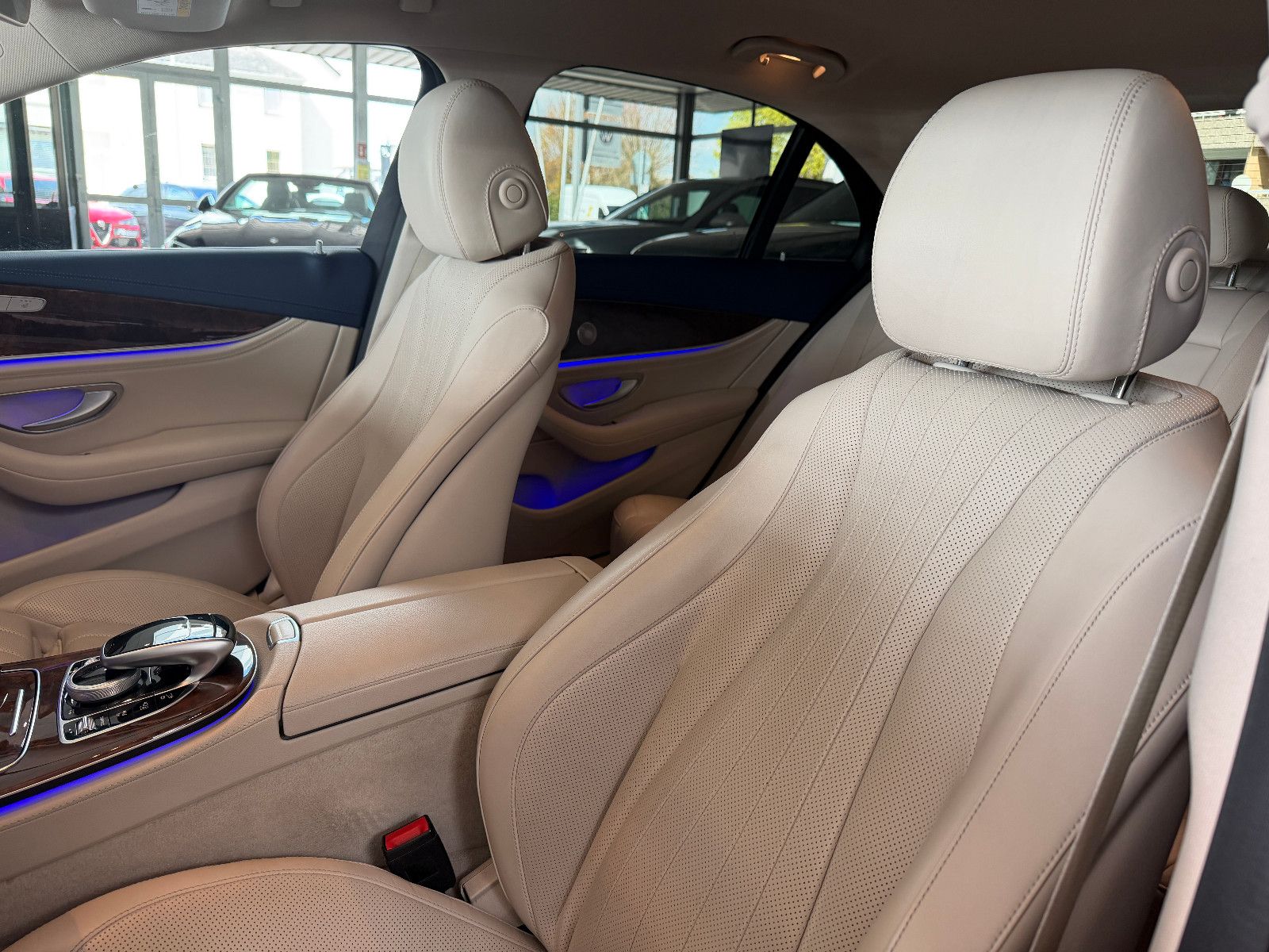 Fahrzeugabbildung Mercedes-Benz E 300 de/AMG/HEAD-UP/VIRTUAL/AMBIENTE/BURMESTER/