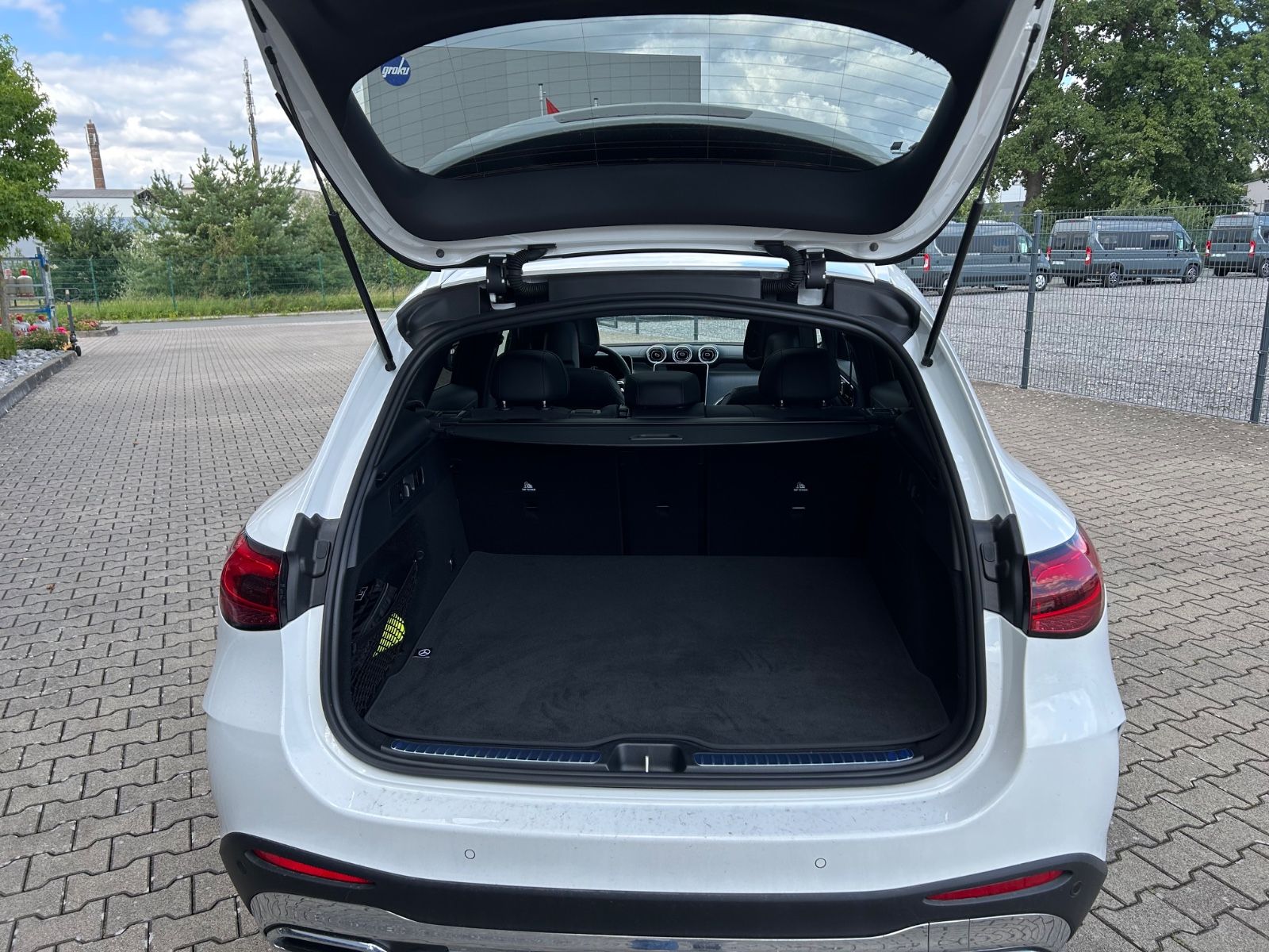Fahrzeugabbildung Mercedes-Benz GLC 220 d 4Matic Edition AMG Line+PANO+AHK+MEMO