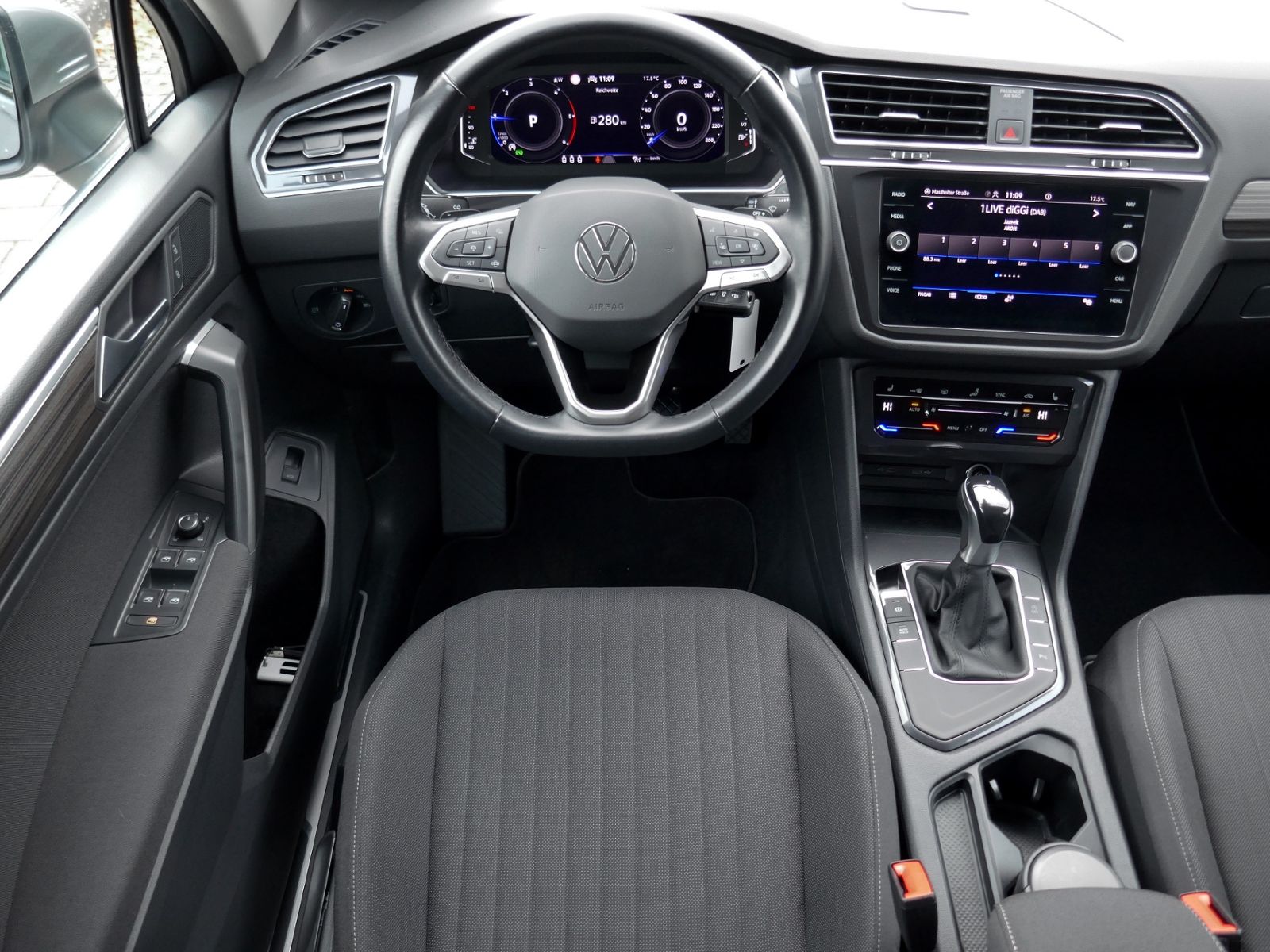 Fahrzeugabbildung Volkswagen Tiguan Allspace Life 2.0 TDI | LED AHK ACC