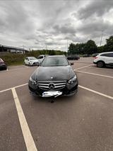 Mercedes-Benz 250 - schwarze Mercedes-Benz 250