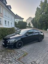 Mercedes-Benz Mercedes Benz CLA 180 AMG Paket Edition one - Mercedes-Benz mit Benzin-Antrieb: Limousine, 180 AMG Paket