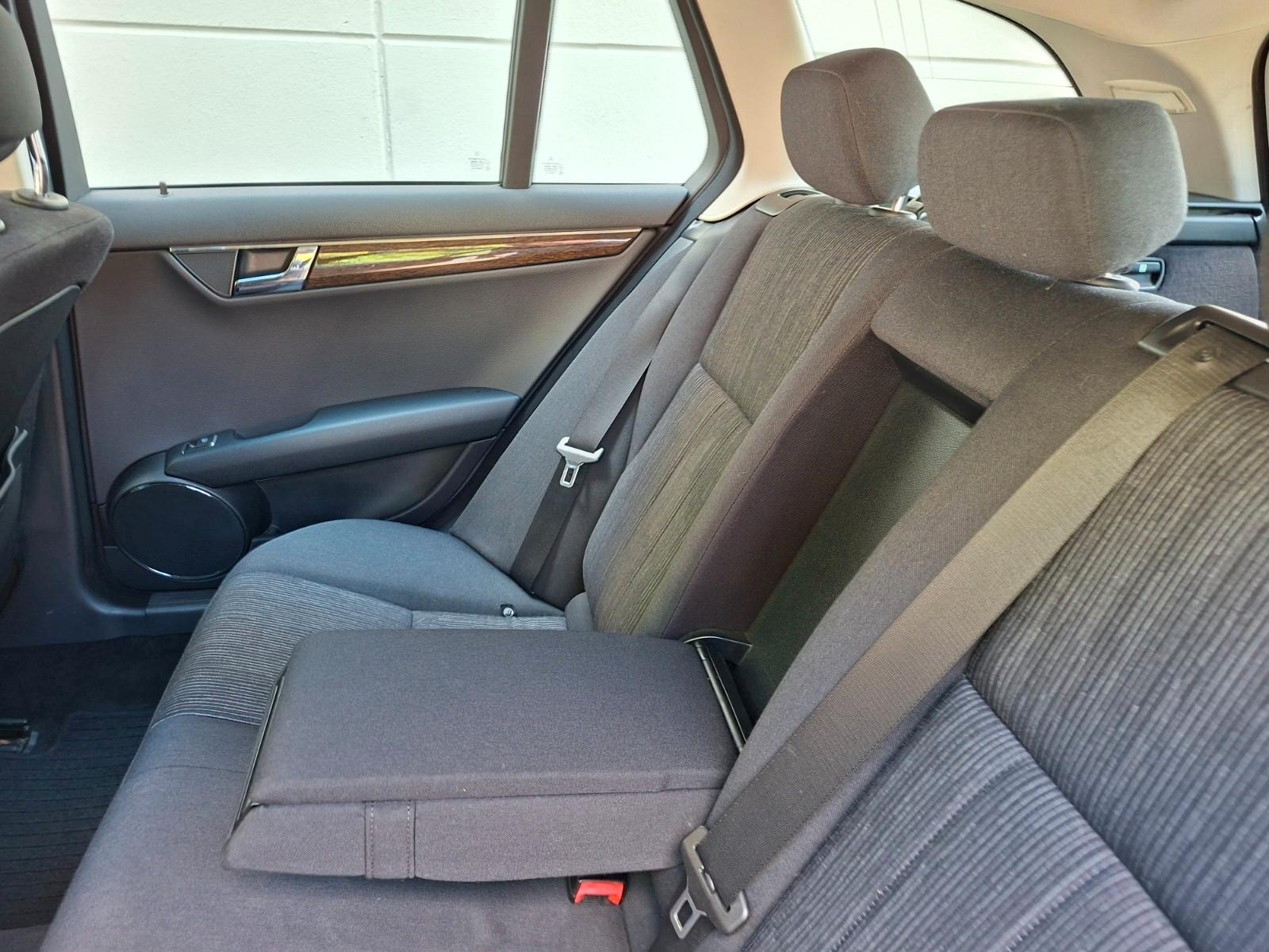 Mercedes-Benz C180 2009 — photo 18