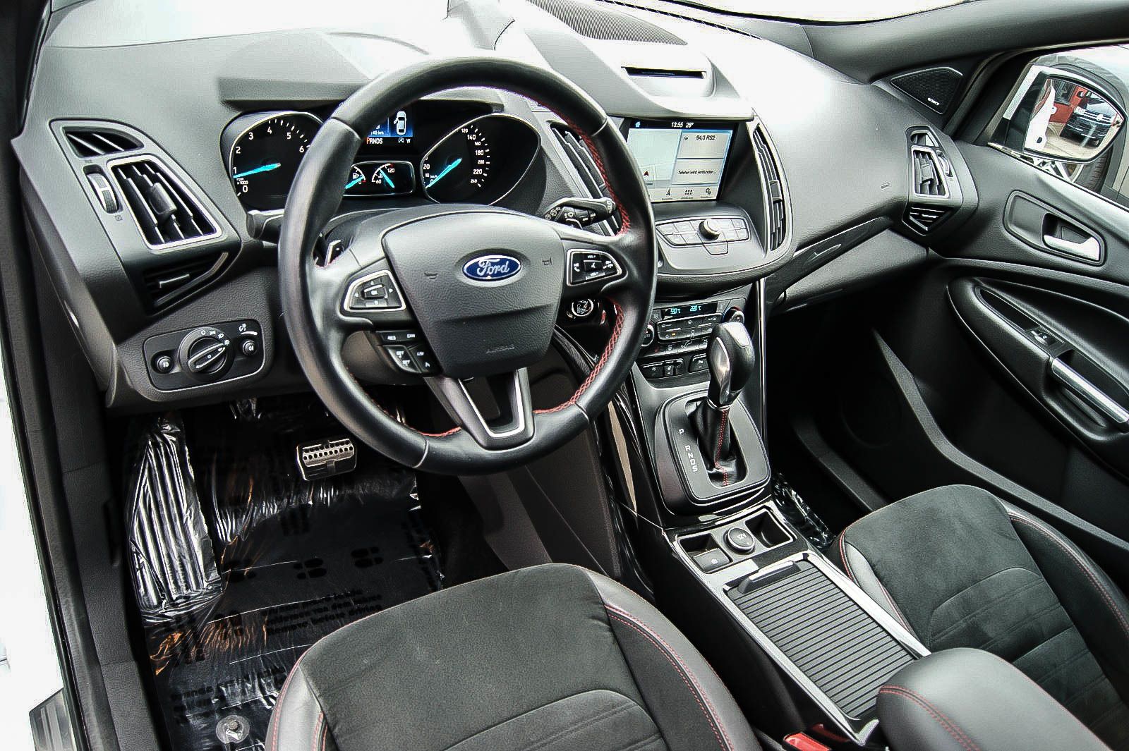 Fahrzeugabbildung Ford Kuga 15 EcoBoost 4x4 Auto ST-Line 1.HAND