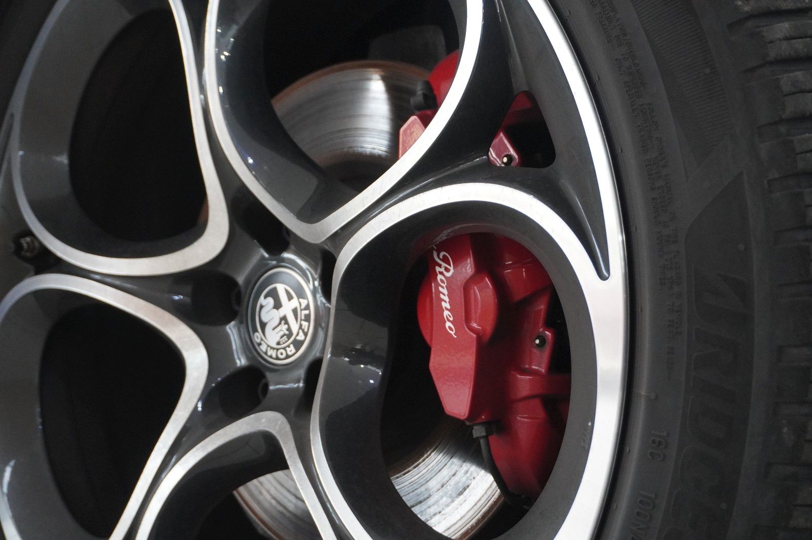 Fahrzeugabbildung Alfa Romeo Stelvio 2.2D VELOCE Q4 NAVI/LED/KAMERA/MATRIX/SH