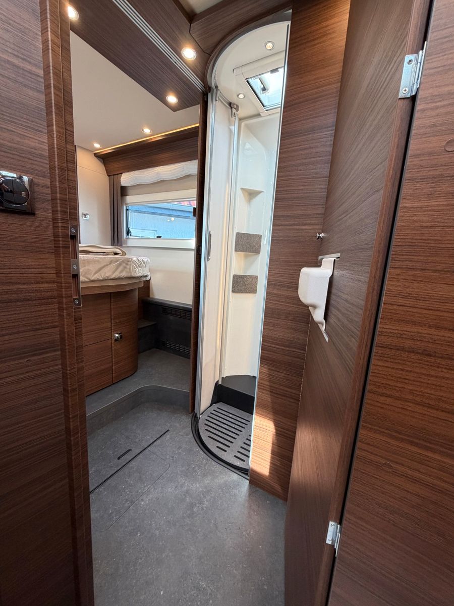 Fahrzeugabbildung Carthago chic c-line 5.0 QB L Queensbett Cortina