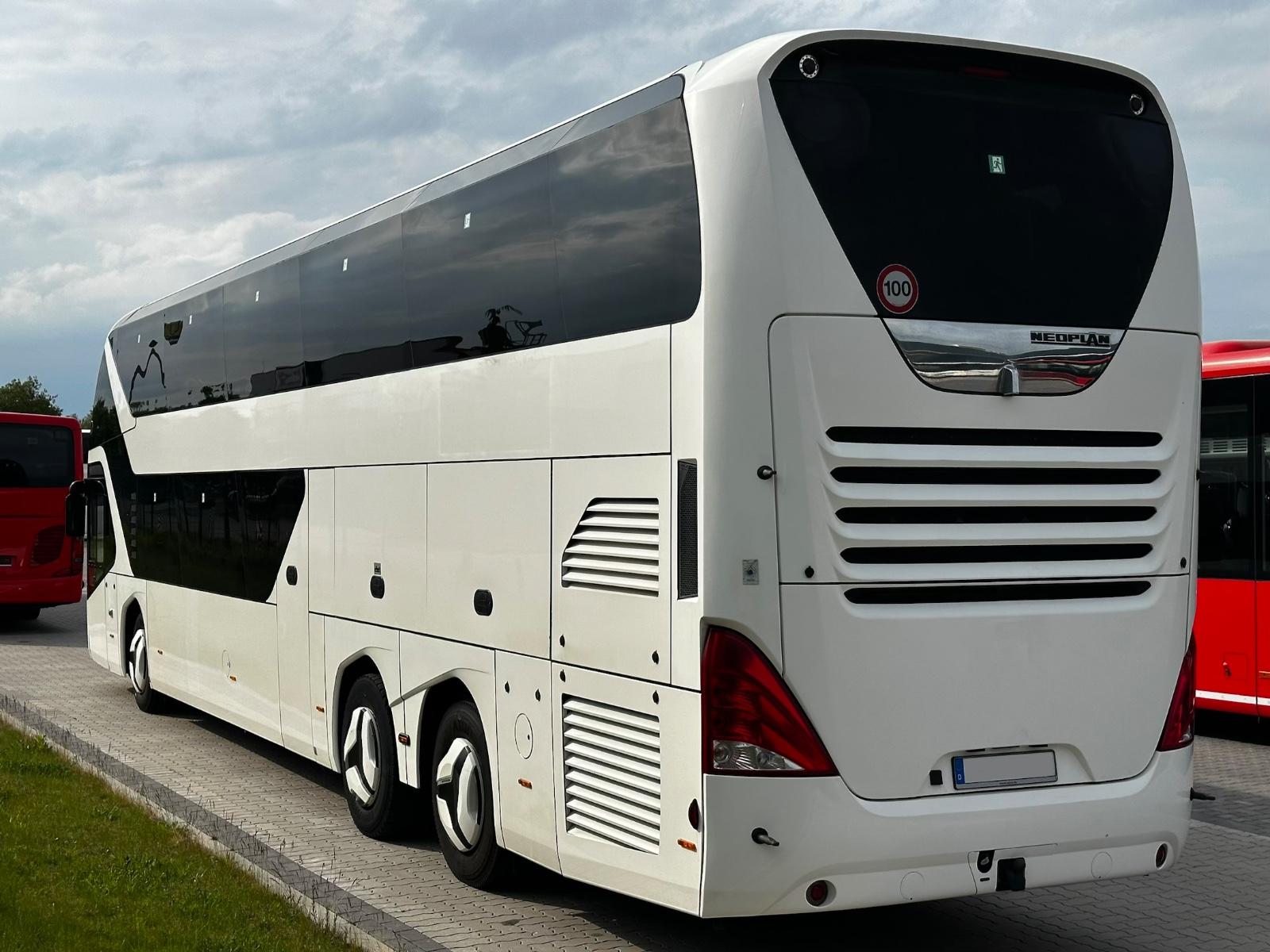 Neoplan Skyliner L / S431 S531 / 561.126 km