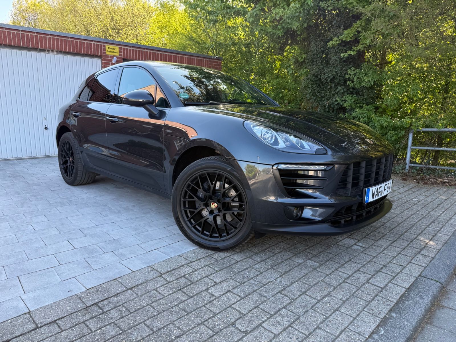 PORSCHE Macan