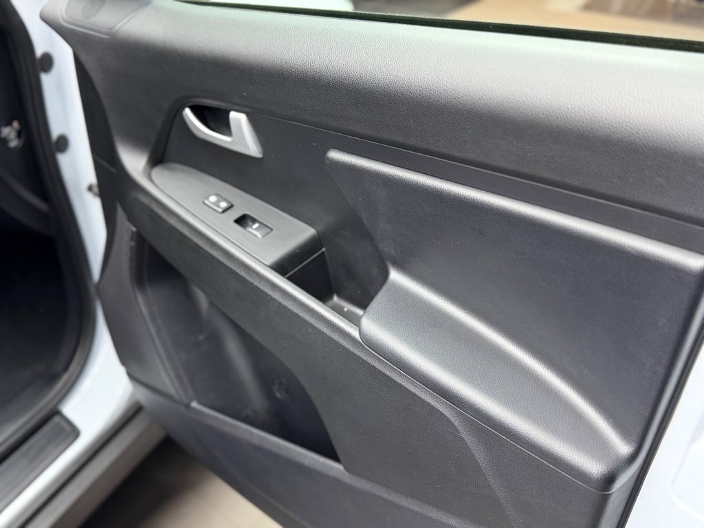 KIA Sportage Attract 2WD*KLIMA*KAMERA*SHZ*NAVI*TOP KIA Sportage Attract 2WD*KLIMA*KAMERA*SHZ*NAVI*TOP