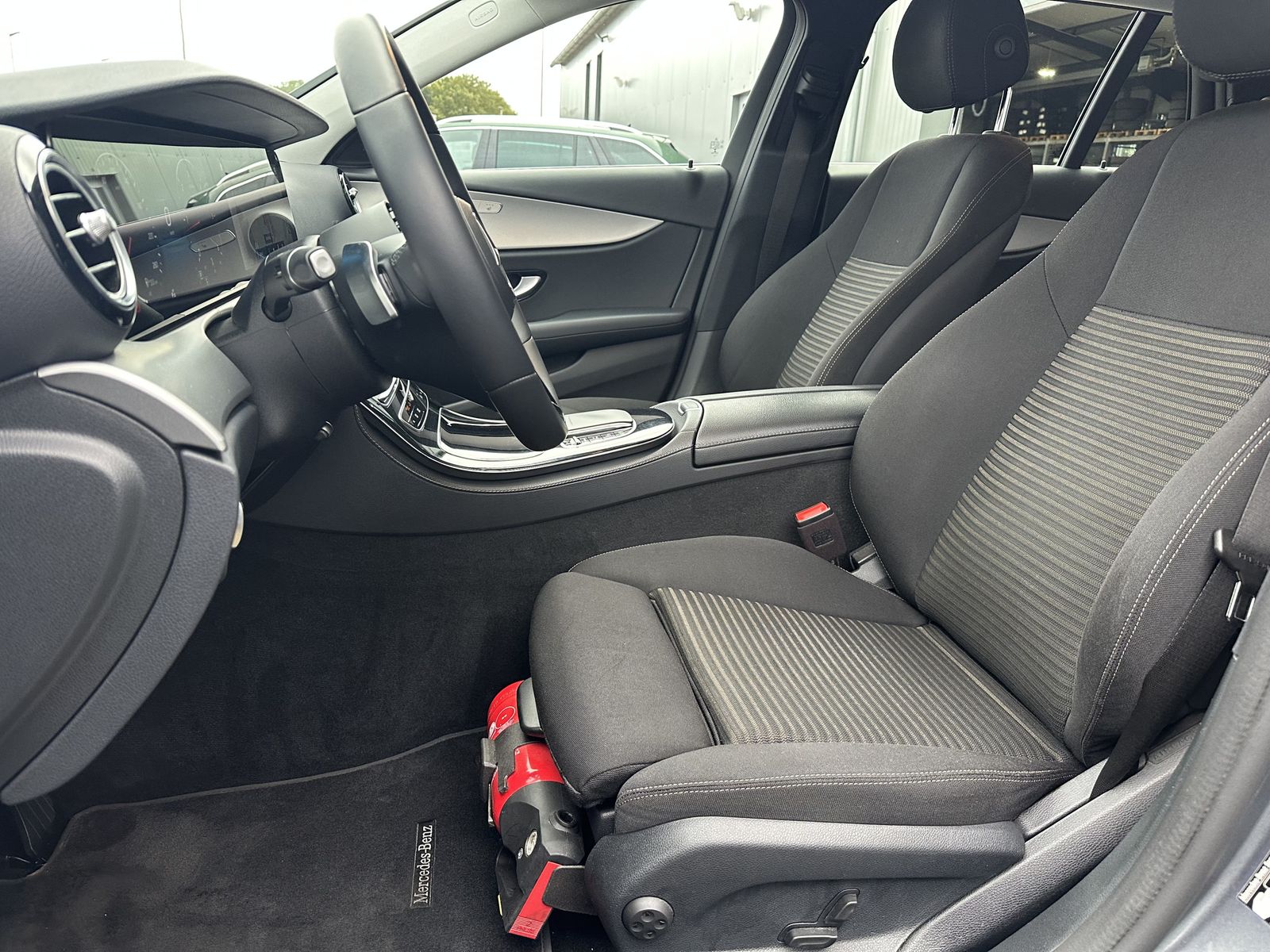 Fahrzeugabbildung Mercedes-Benz E 200d T Avantgarde NAV+LED+AHK+KAM+WIDE+CARPLAY