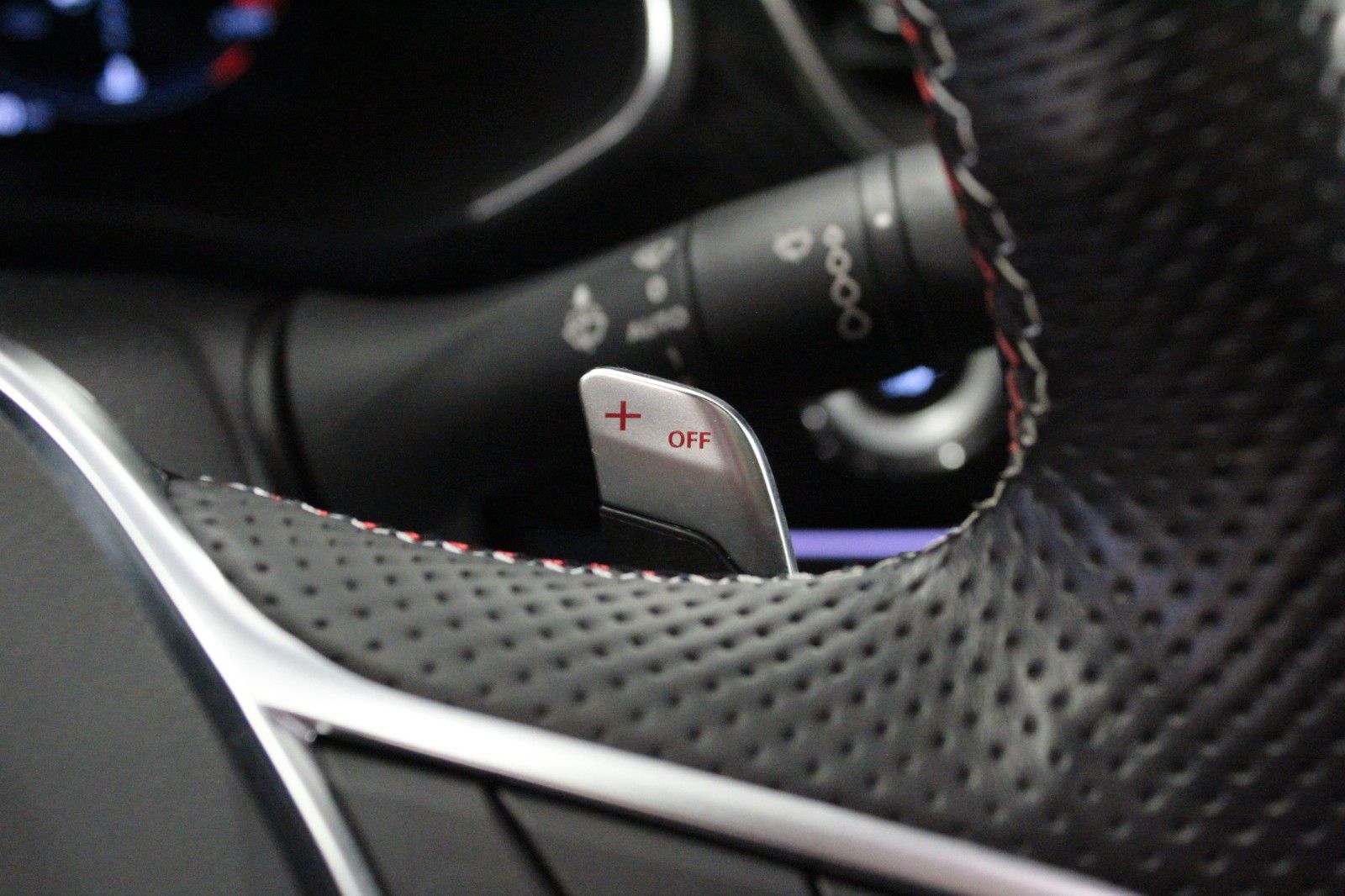 Fahrzeugabbildung Renault Arkana Mild Hybrid 160 EDC R.S. Line*Leder*