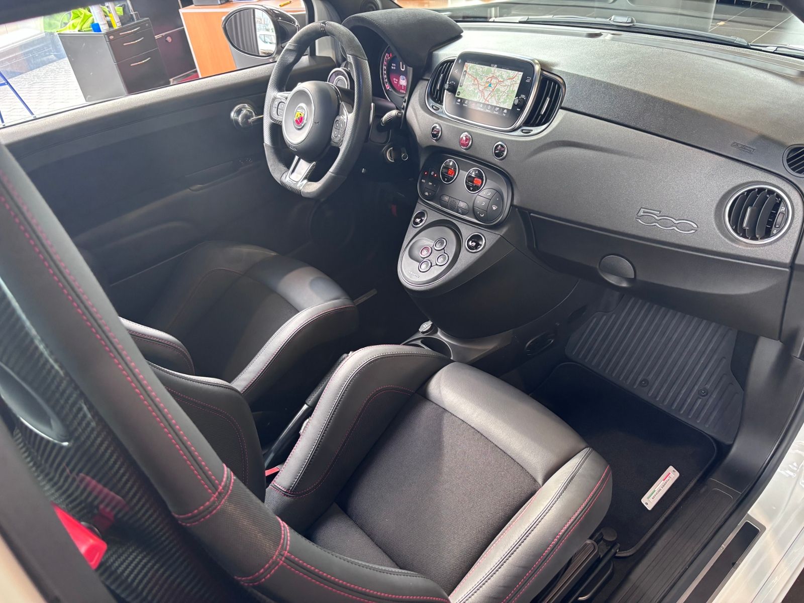 Fahrzeugabbildung Abarth 595 C esseesse BEATS XENON NAVI ALU