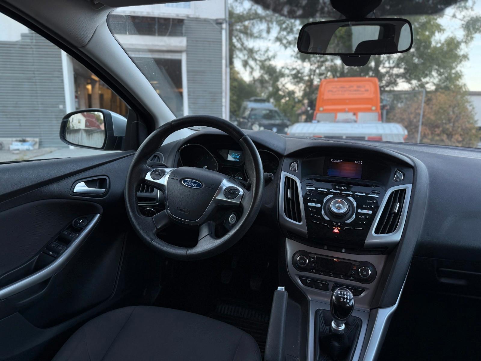Ford Focus 2013 — photo 14
