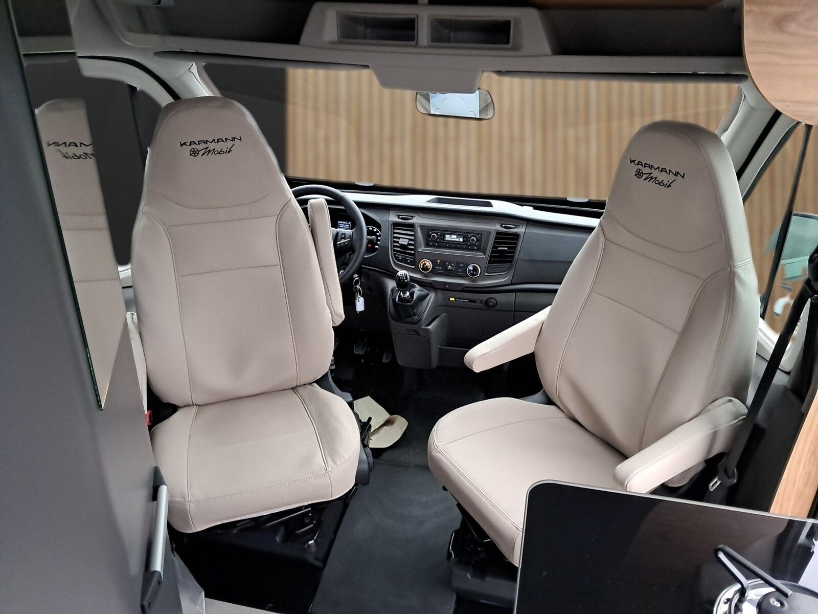 Fahrzeugabbildung Karmann Dexter 4x4 DE 570 AW 170 PS, Alufelgen, AHK TZ