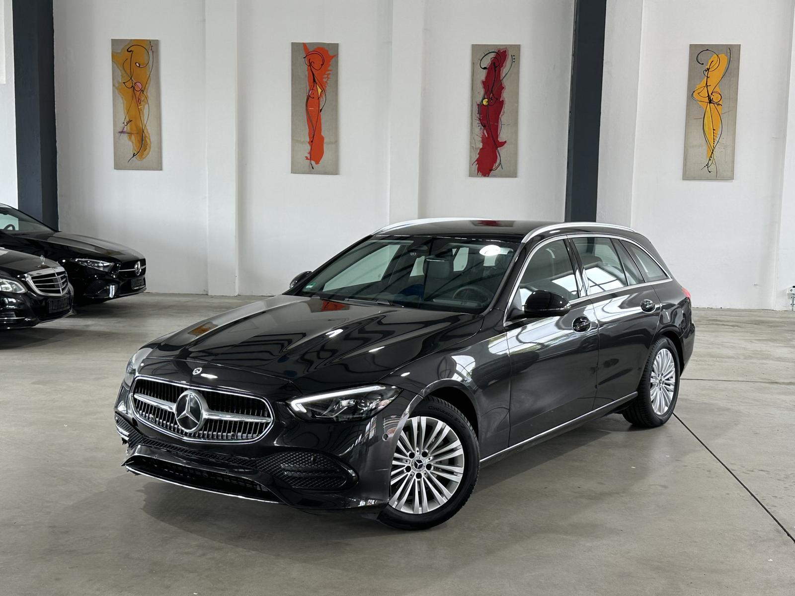 Mercedes-Benz C 180 T Avantgarde/Pano/AHK/397 km !