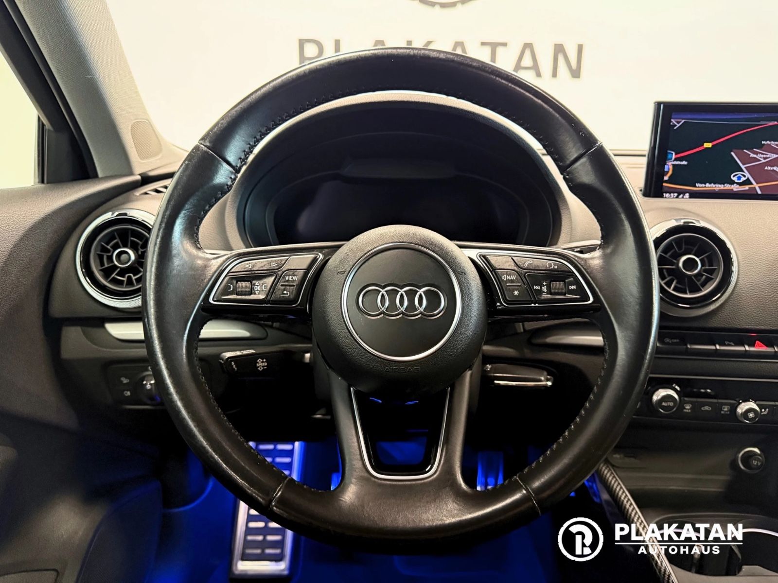 Fahrzeugabbildung Audi A3 Sportback Navi DigitalInstr LED