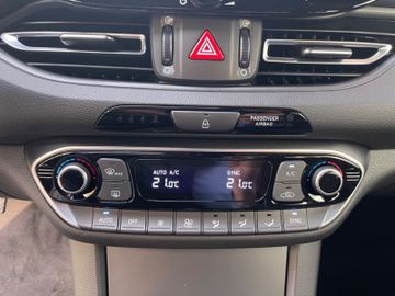 Fahrzeugabbildung Hyundai i30 FL Kombi 1.0 T-GDI Connect & Go LED NAVI SHZ