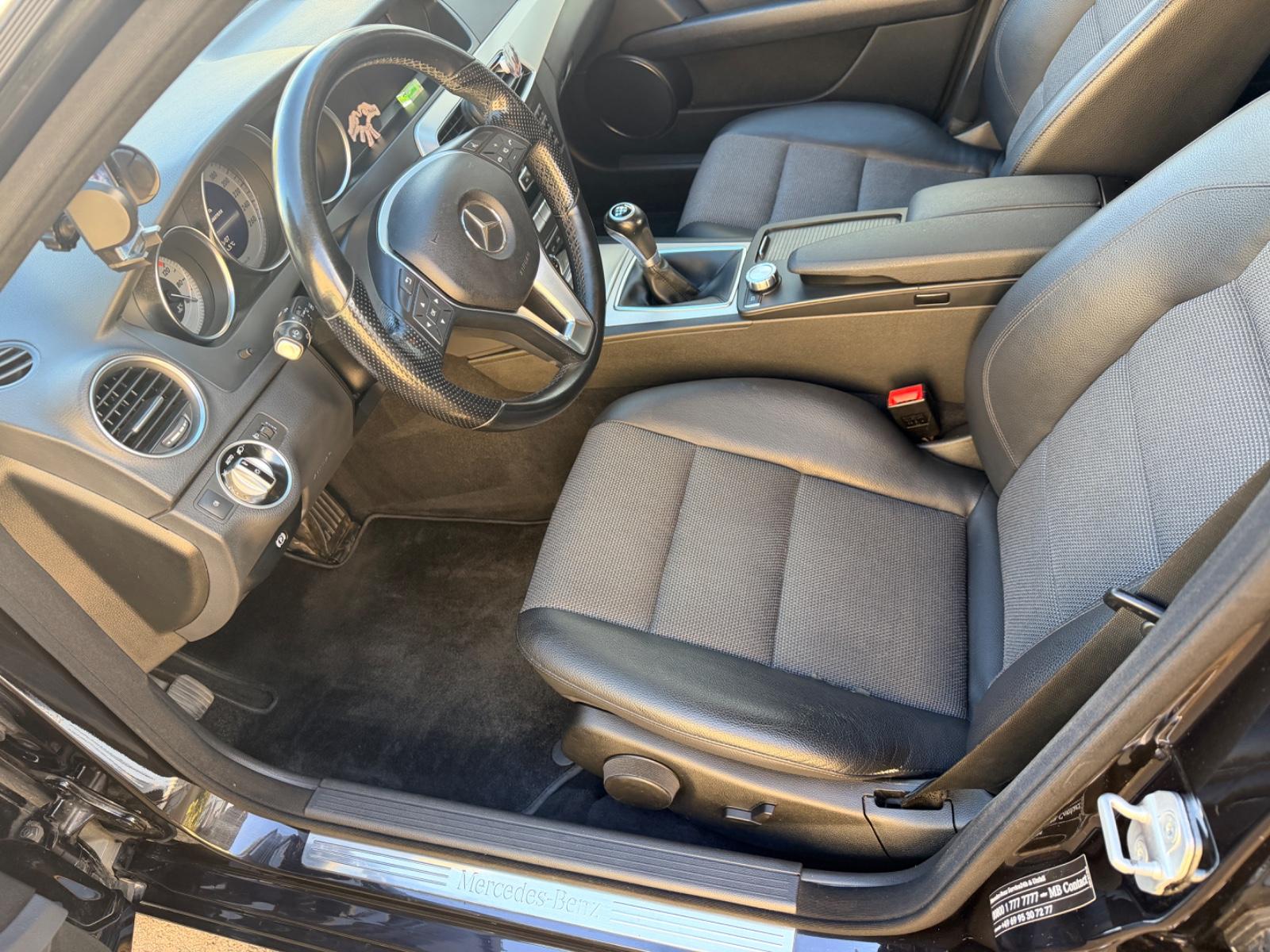 Mercedes-Benz C180 2013 — photo 13