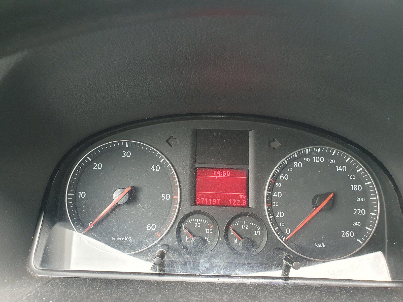Volkswagen Touran 2006 — engine 140 HP (103kW)