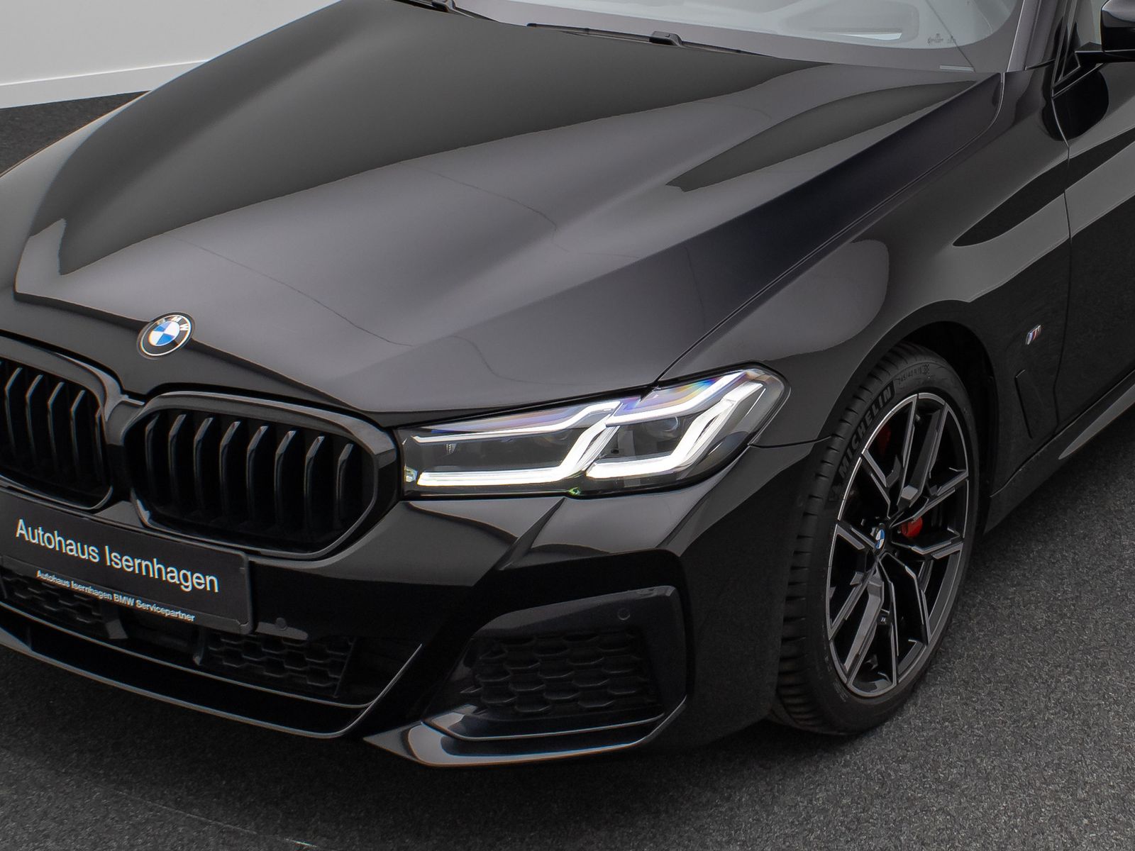 Fahrzeugabbildung BMW 530i M Sport Glasdach Kamera Laser HUD DAB H/K