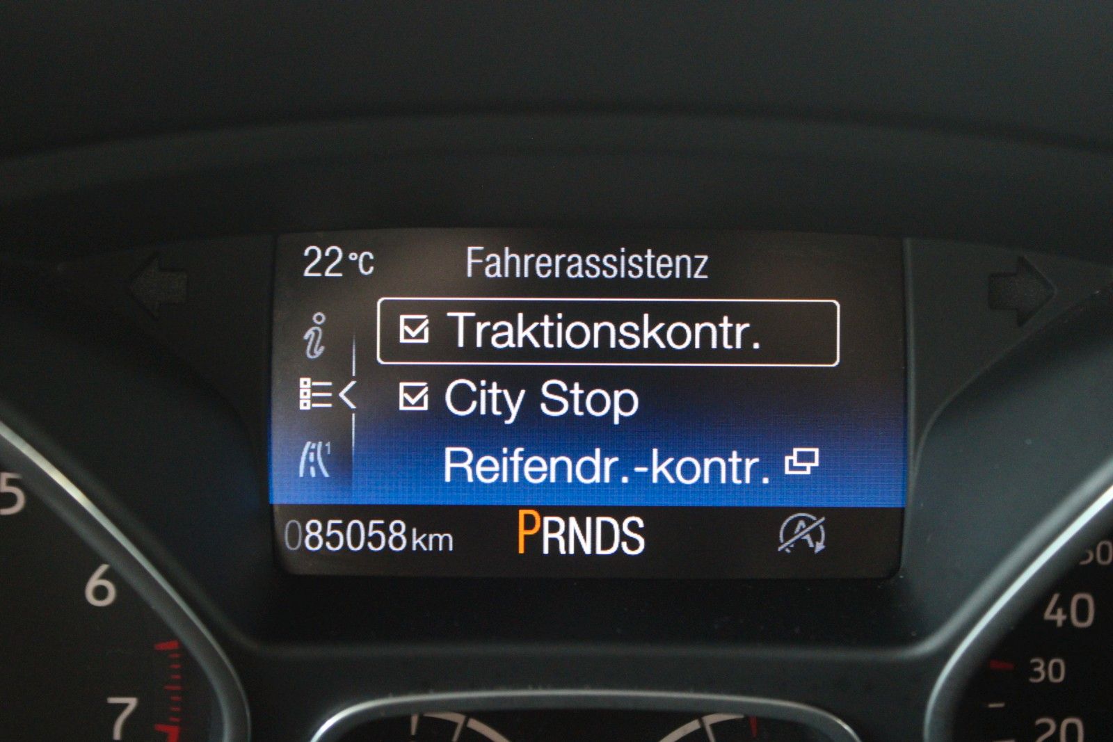 Fahrzeugabbildung Ford C-Max 1,5 Titanium Automatik NAVI AHK WinterPak