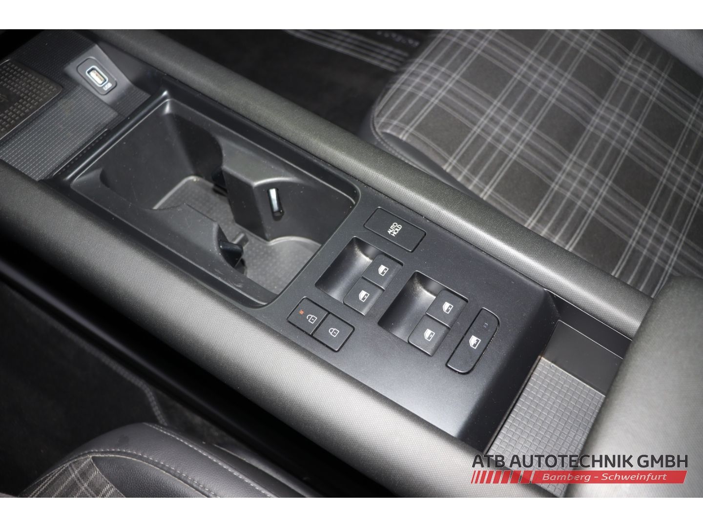 Fahrzeugabbildung Hyundai IONIQ 6 77,4 kWh 4WD First Edition SOH 98,2 %