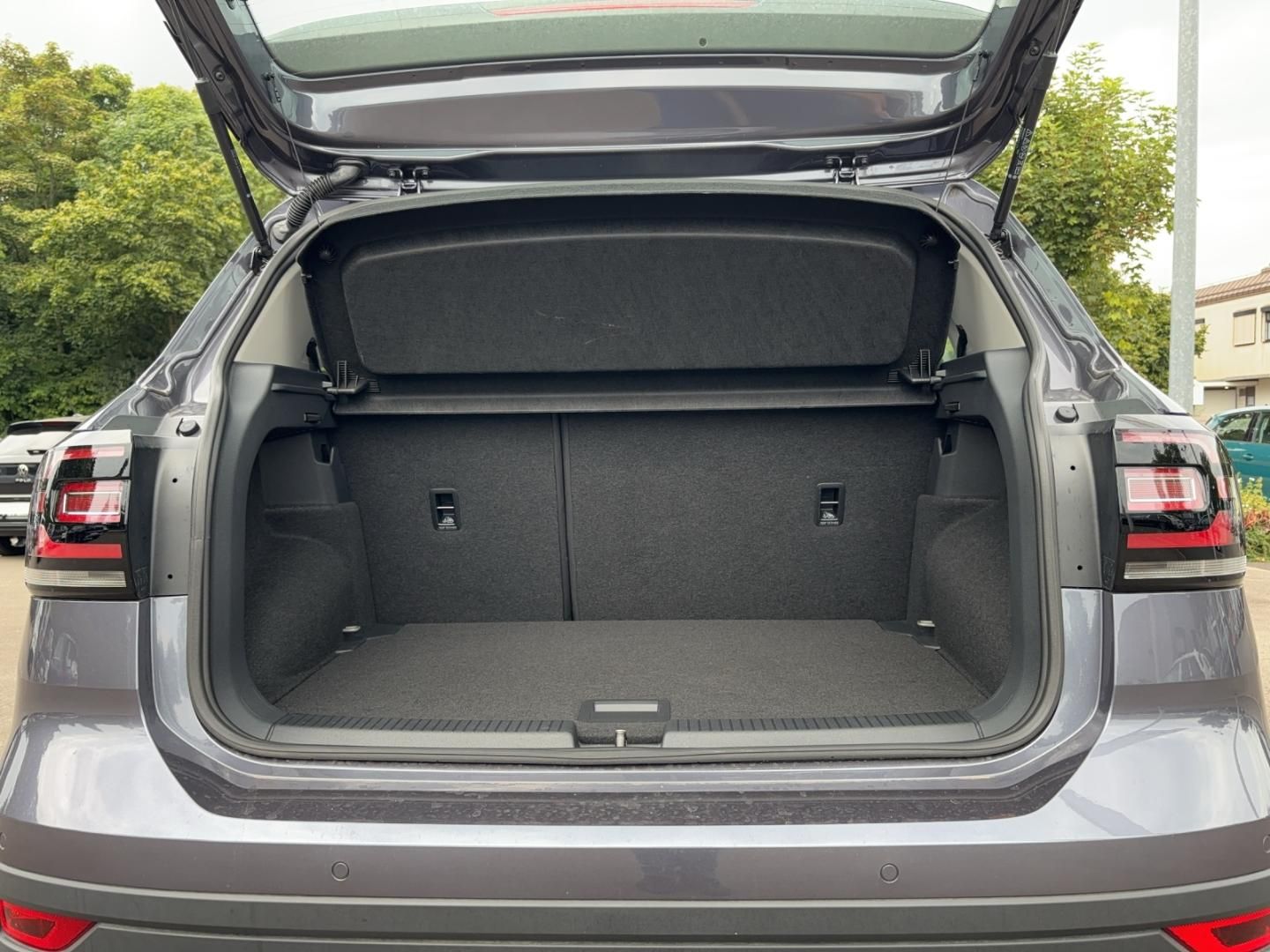 Fahrzeugabbildung Volkswagen T-Cross Life 1,0l TSI, Life, ACC, Klima, Lane As