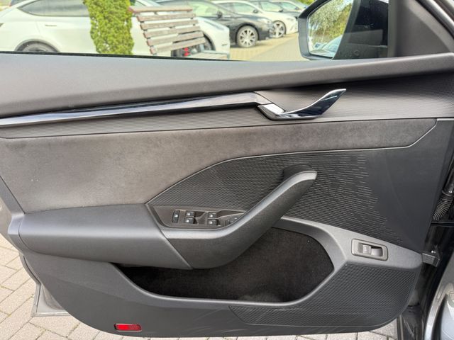 Skoda Octavia Combi RS-LED-AHK-SHZ-CarPlay-Ambi