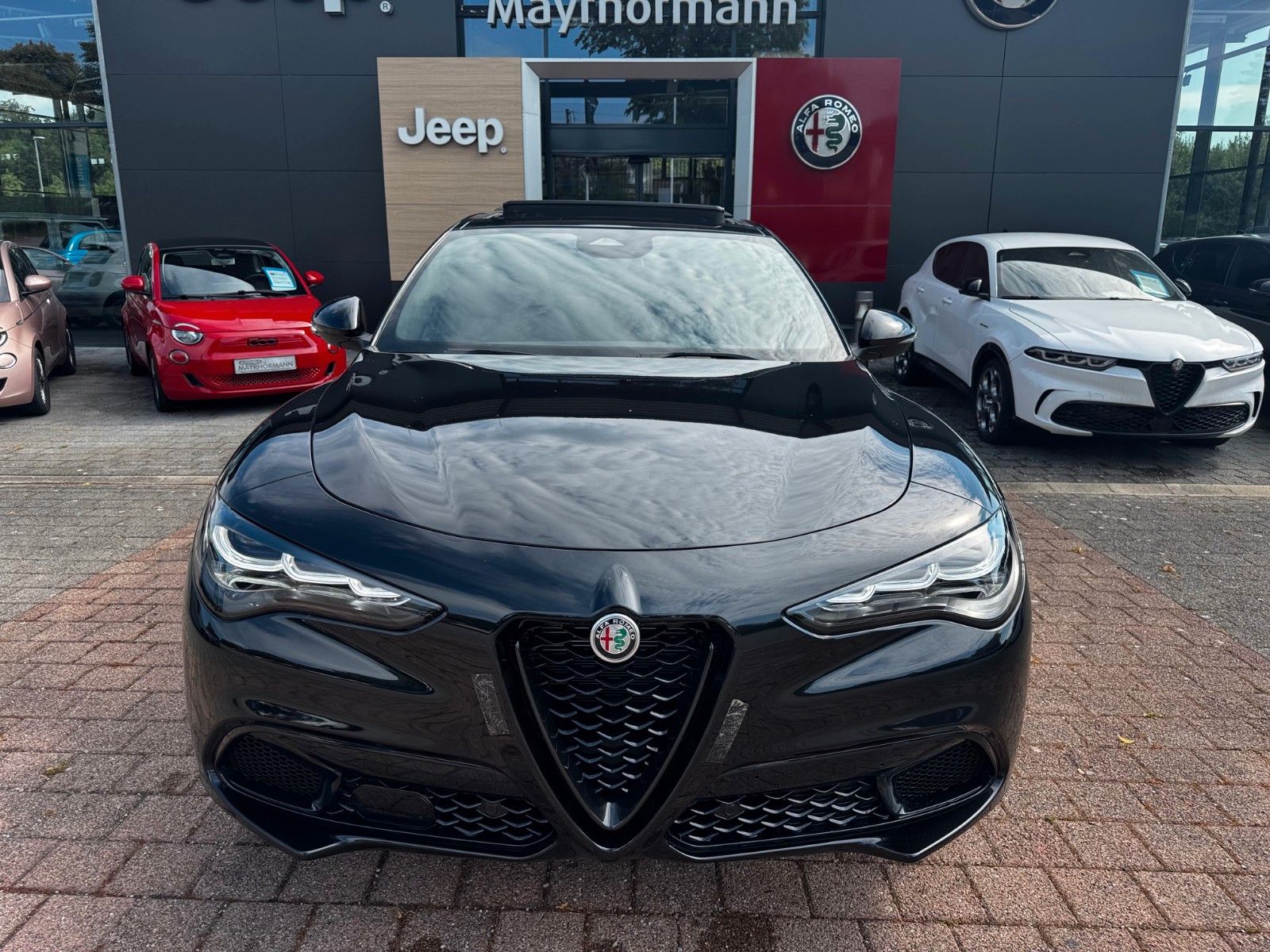 Fahrzeugabbildung Alfa Romeo Stelvio 2.2 Diesel Intensa Glasdach Memory Navi