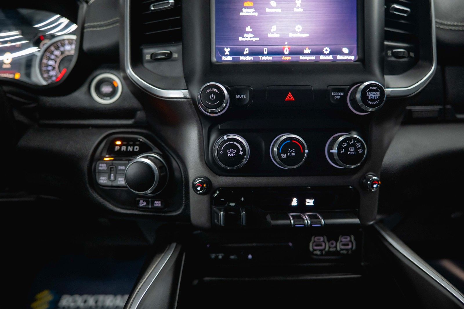 Fahrzeugabbildung Dodge RAM 5.7 V8 HEMI 4x4 OFFROAD NightPaket AXLE LOCK