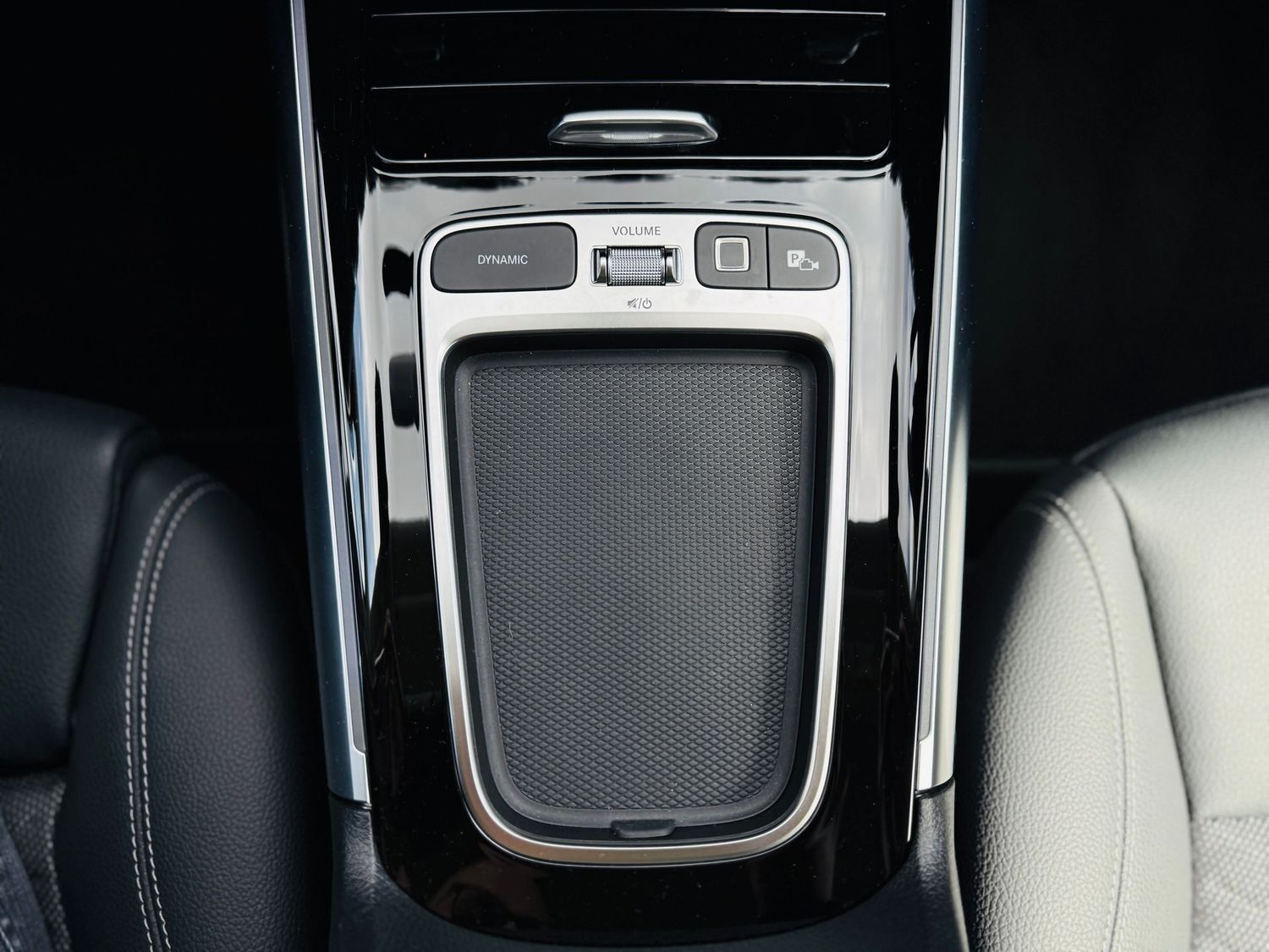 Fahrzeugabbildung Mercedes-Benz B 180 PROGR. PLUS, Autom, LED, AHK, PTS, RFK, Ke