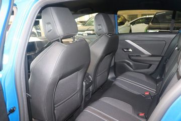 Fotografie 8 des Opel Astra 1.2 Turbo Automatik GS