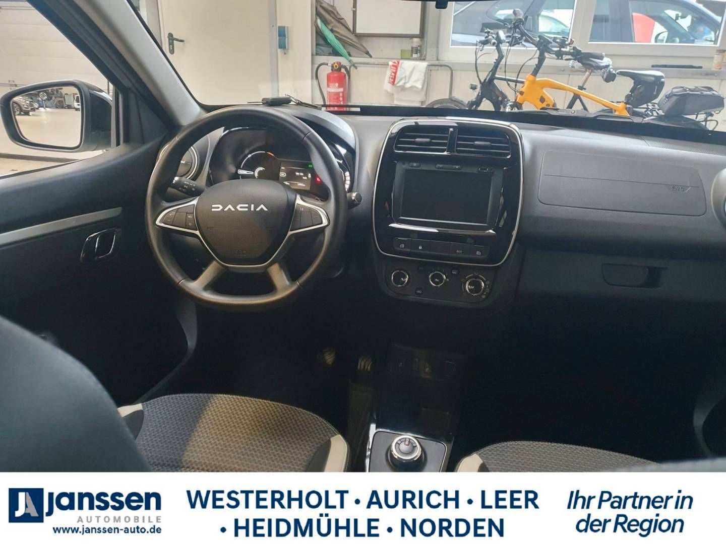 Fahrzeugabbildung Dacia Spring Essential CCS- Anschluss