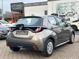 Toyota Yaris Comfort Automatik  Navi 1.Hand Garantie - Toyota Yaris mit Benzin-Antrieb: Limousine, Automatik