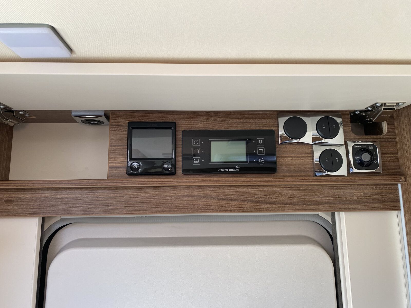 Fahrzeugabbildung Eura Mobil Integra I 760 EF Luminary Plus Paket