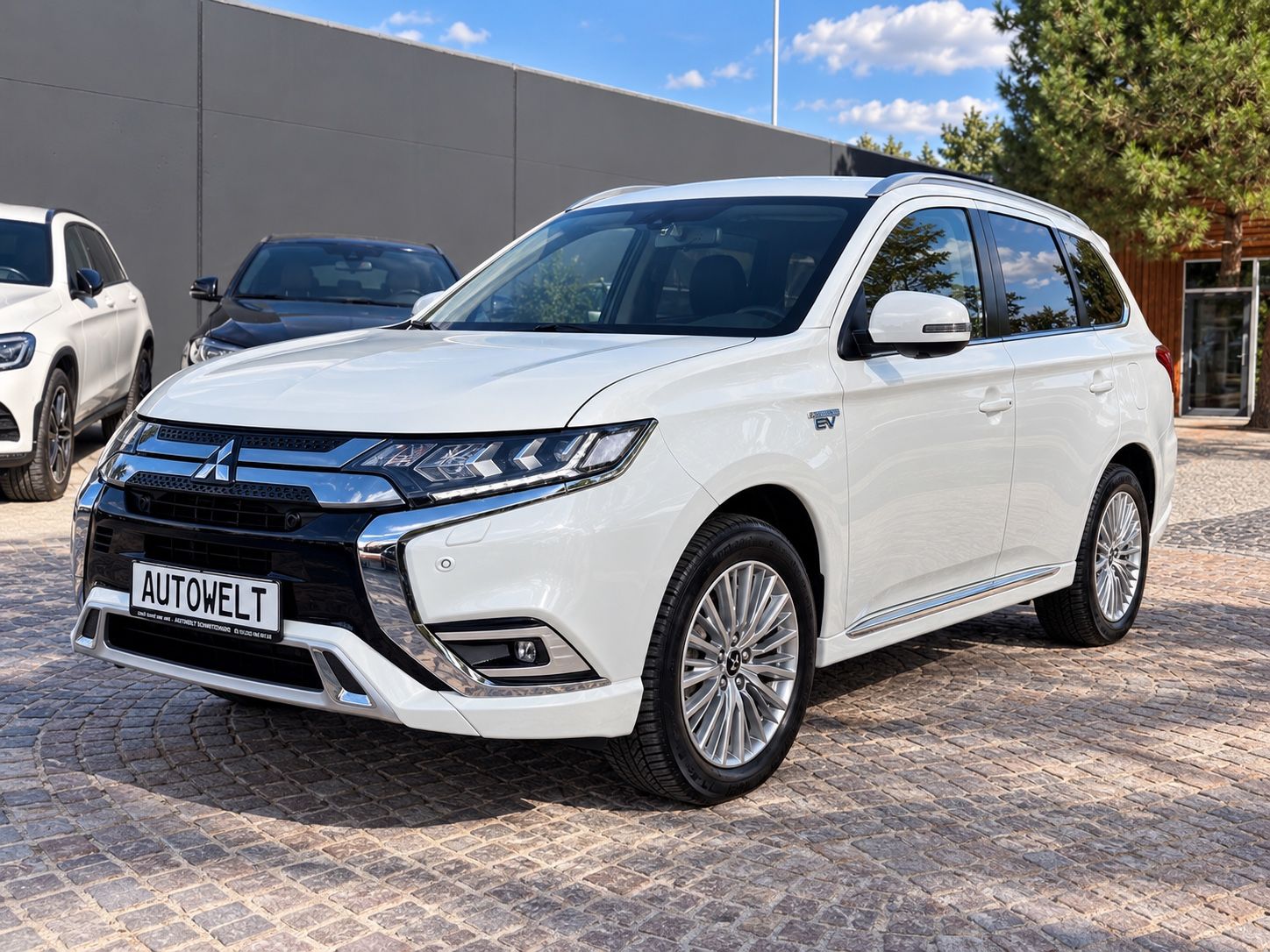 Mitsubishi Outlander PHEV Intro Edition 4WD Autom., 1.Hand imagem 3