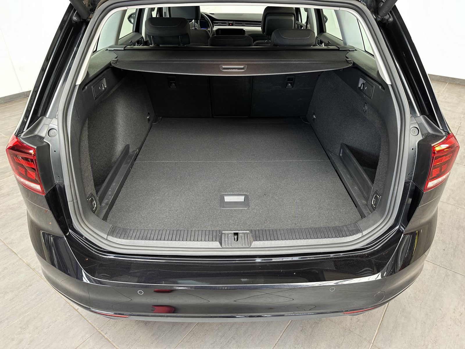 Fahrzeugabbildung Volkswagen Passat Variant 2.0 TDI DSG Business NAV+LED+ACC