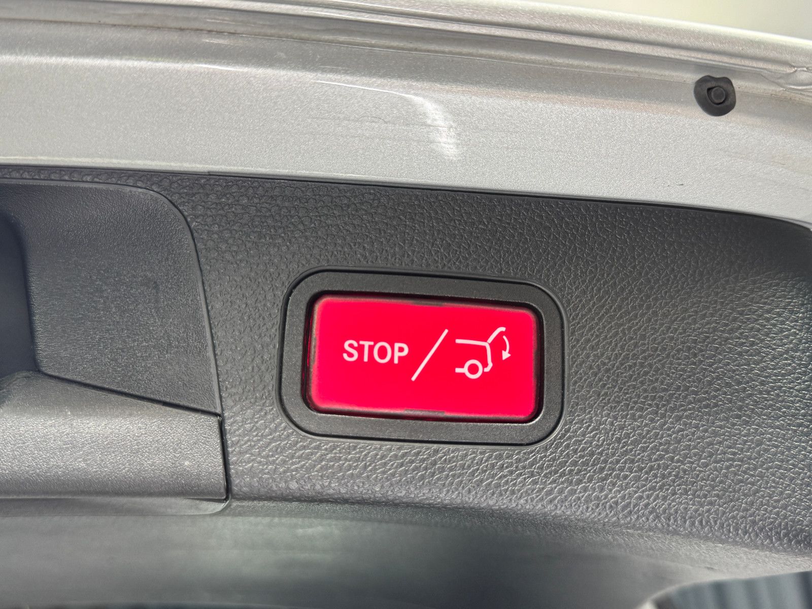 Fahrzeugabbildung Mercedes-Benz Mercedes Benz C 300e T-Modell |BURMESTER|AHK